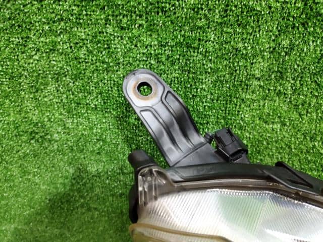 Right Headlight TOYOTA Aqua 2012 DAA-NHP10 — photo 4