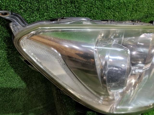 Right Headlight TOYOTA Aqua 2012 DAA-NHP10 — photo 3