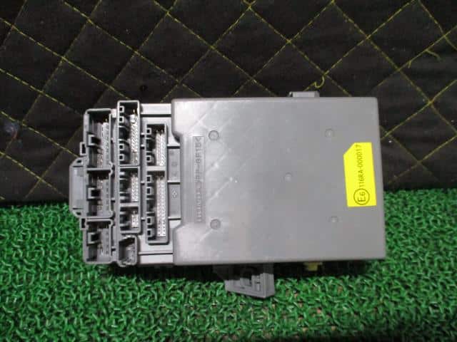 Fuse Box HONDA Step Wagon 2012 DBA-RK1 — photo 3