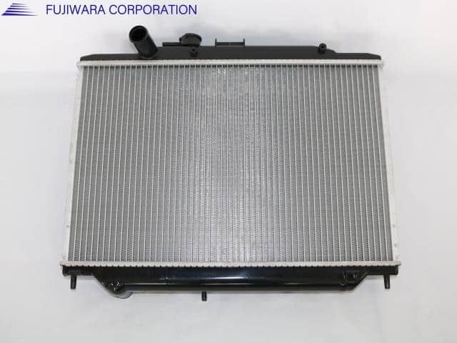 Radiator NISSAN Nv350 — photo 1