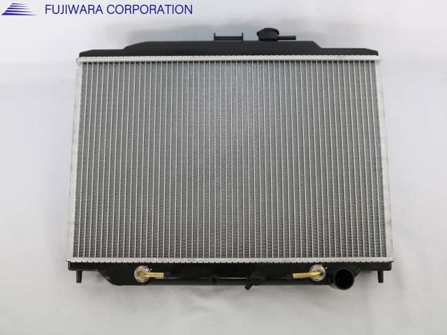 Radiator NISSAN Nv350 — photo 2