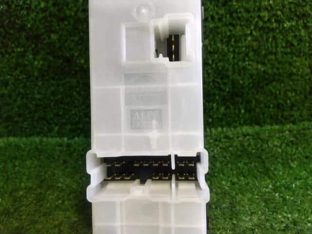 Power Window Switch NISSAN X-Trail 2009 DBA-NT31 — photo 4