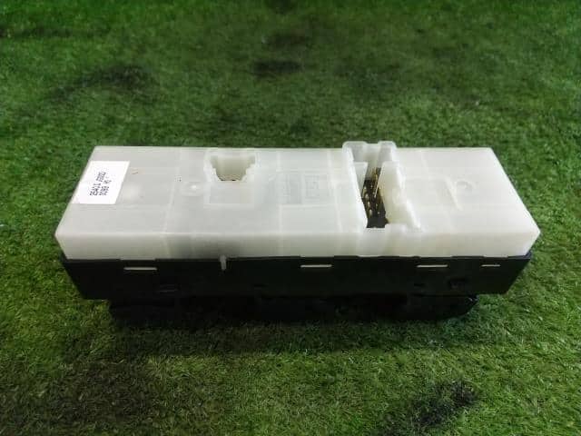 Power Window Switch NISSAN X-Trail 2009 DBA-NT31 — photo 2