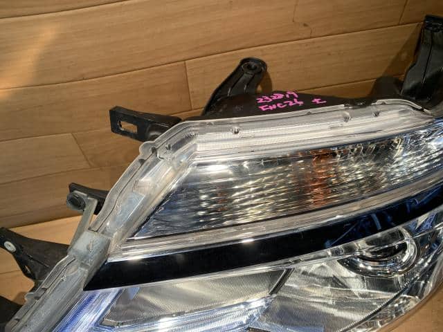 Left Headlight NISSAN Serena 2014 DBA-FNC26 — photo 2