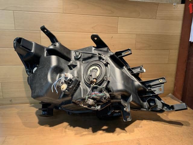 Left Headlight NISSAN Serena 2014 DBA-FNC26 — photo 4