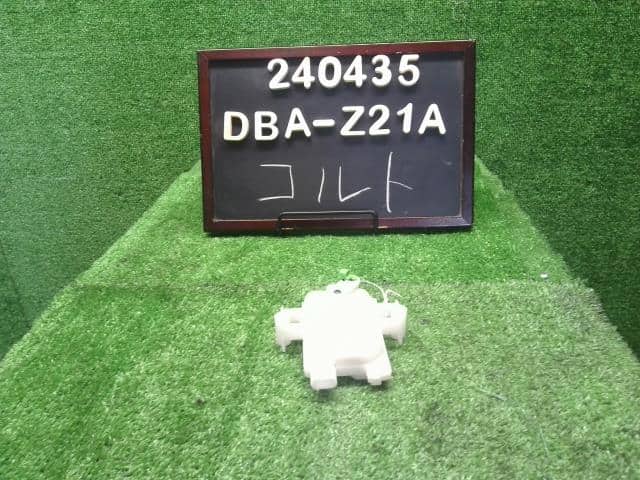 Back Door Lock Actuator MITSUBISHI Colt 2009 DBA-Z21A — photo 1