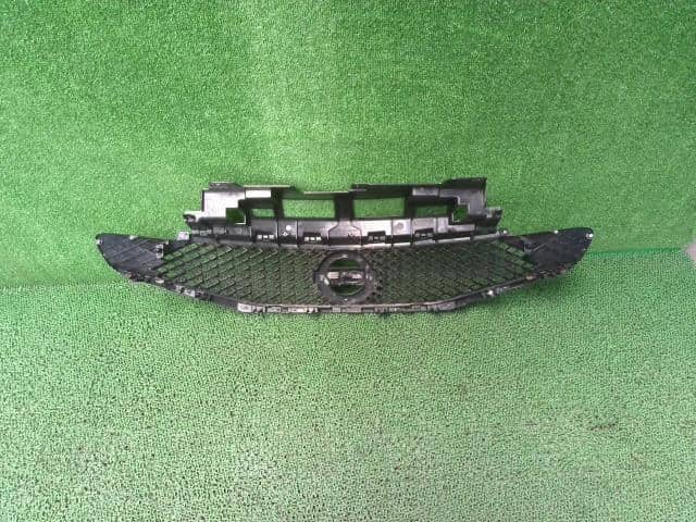 Radiator Grille NISSAN Note 2016 DBA-NE12 — photo 3