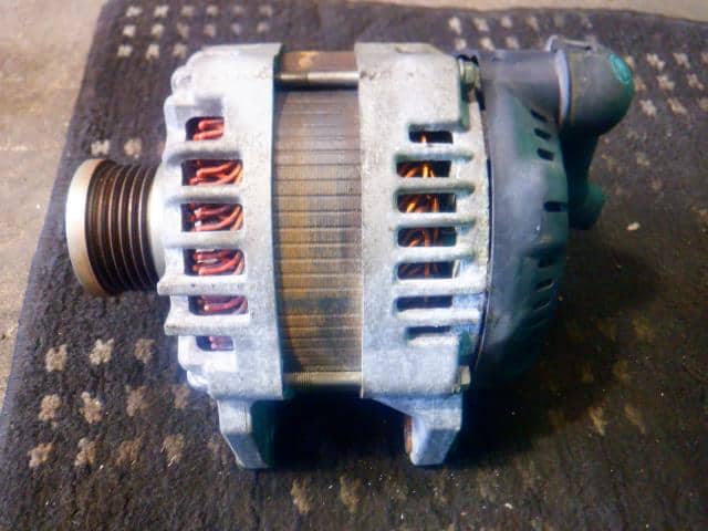 Alternator NISSAN Serena 2010 DBA-C25 — photo 1