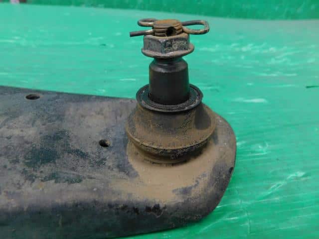 Front Right Lower Control Arm DAIHATSU Hijet 2016 EBD-S510P — photo 4