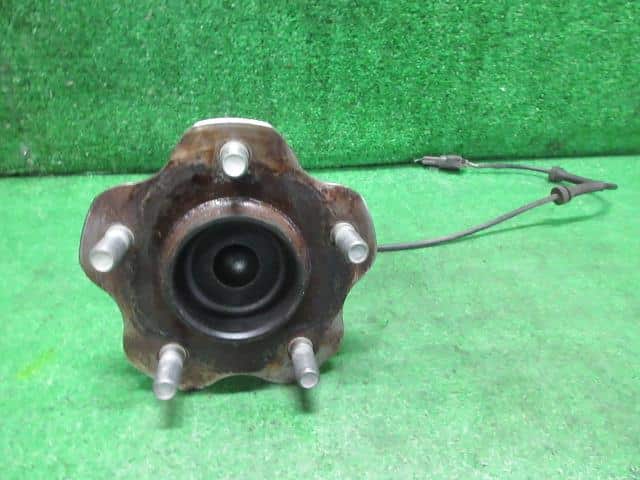 Rear Wheel Hub NISSAN Serena 2009 DBA-CC25 — photo 2