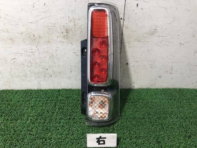 Right Tail Light SUZUKI Spacia 2021 5AA-MK53S 3565079R01 — photo 1