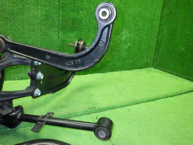 Rear Left Knuckle Hub Assembly MAZDA CX-5 2019 3DA-KF2P KB9A2612XA — photo 3