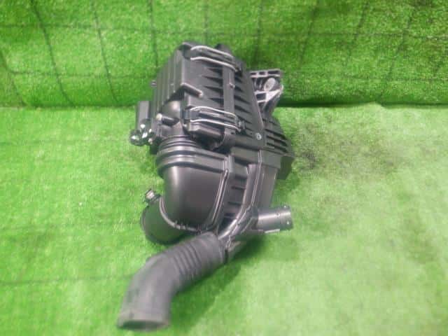 Air Cleaner Assembly HONDA Vezel 2018 DAA-RU4 — photo 1