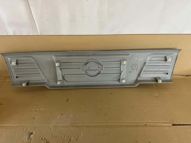 Radiator Grille NISSAN Nv100 clipper 2012 GBD-U72 — photo 2