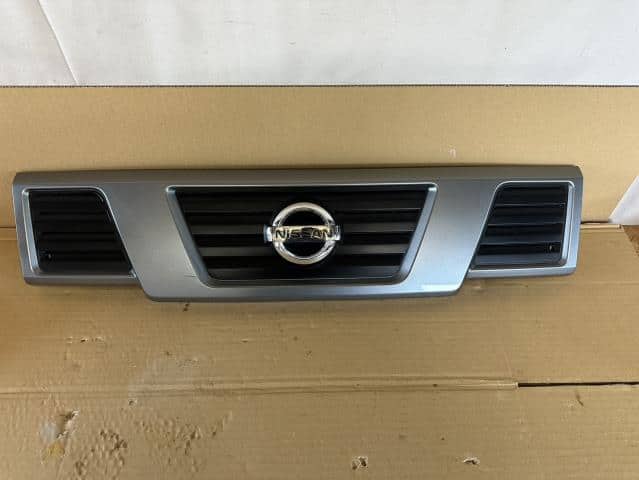 Radiator Grille NISSAN Nv100 clipper 2012 GBD-U72 — photo 1
