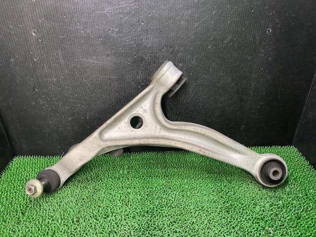 Front Right Lower Control Arm MAZDA RX-8 2003 LA-SE3P F15134300B — photo 1