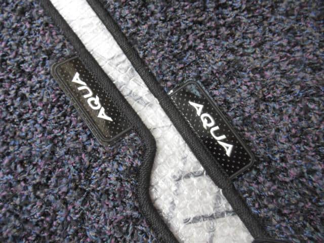 Floor Mat TOYOTA Aqua DAA-NHP10 — photo 4