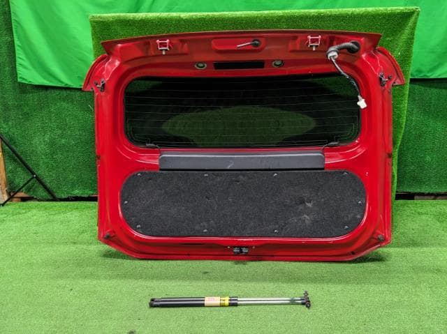 Back Door Assembly TOYOTA Aqua 2015 DAA-NHP10 — photo 3