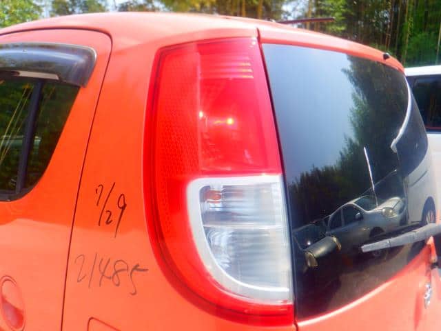 Left Tail Light NISSAN Moco 2010 DBA-MG22 — photo 2