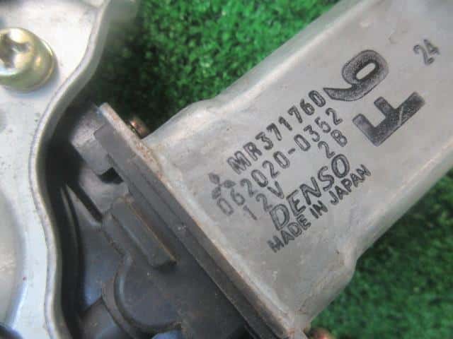Front Right Door Regulator MITSUBISHI Pajero iO 1999 GF-H76W — photo 2