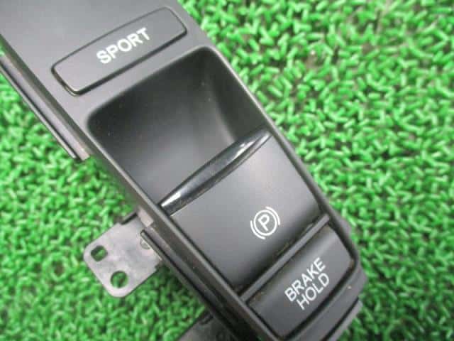 Switch HONDA Vezel 2014 DAA-RU4 — photo 2