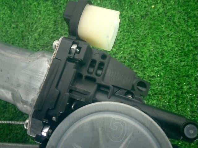 Front Right Door Regulator SUZUKI Wagon R 2016 DAA-MH44S 8340172M00 — photo 3