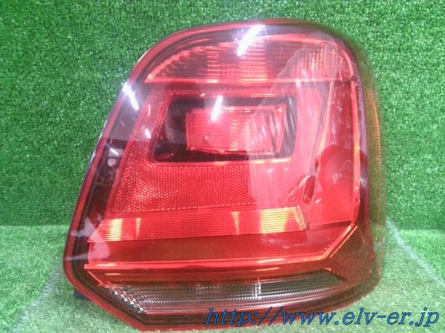 Right Tail Light VOLKSWAGEN Polo 2014 DBA-6RCJZ 6C0945096L — photo 1