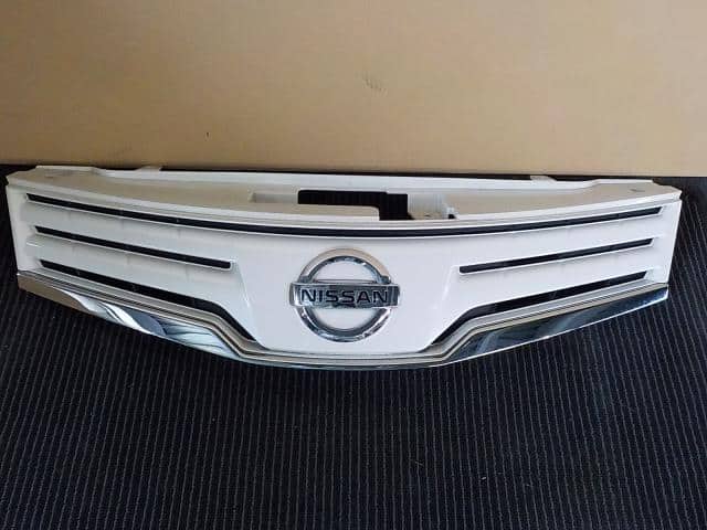 Radiator Grille NISSAN Note 2011 DBA-E11 — photo 1