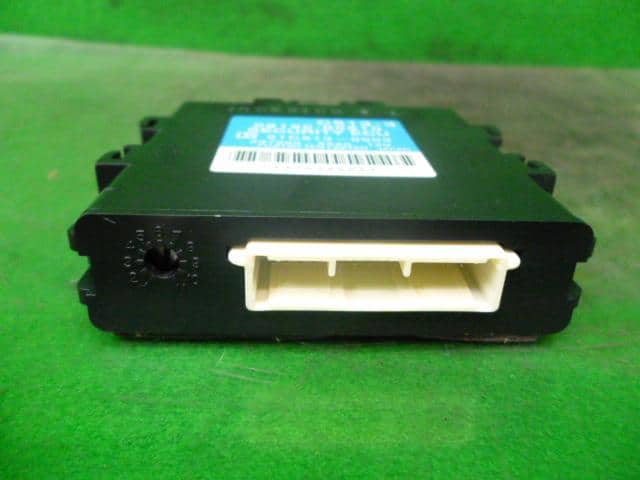 Control Unit TOYOTA Auris 2015 DBA-NRE185 — photo 3