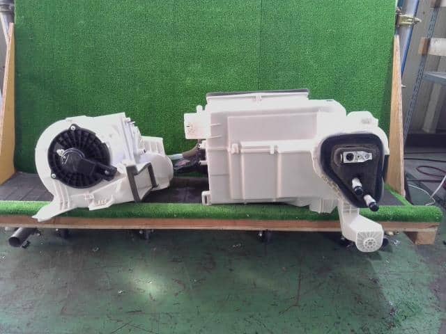 Air Conditioner Assembly MAZDA Axela 2014 DBA-BMEFS — photo 2