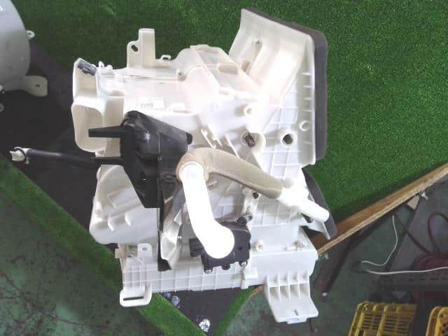 Air Conditioner Assembly MAZDA Axela 2014 DBA-BMEFS — photo 3