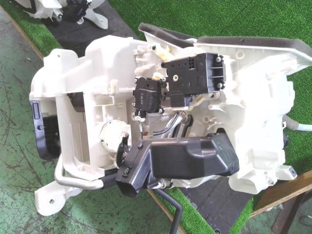 Air Conditioner Assembly MAZDA Axela 2014 DBA-BMEFS — photo 4
