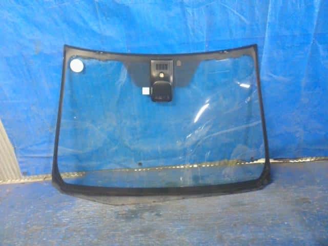 Front Windshield TOYOTA Aqua 2017 DAA-NHP10 — photo 2