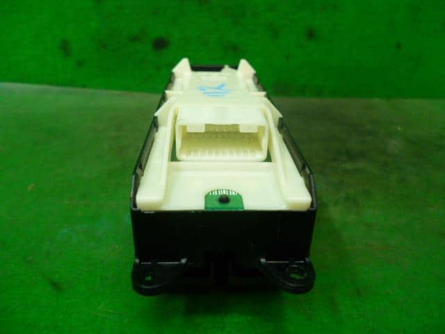 Power Window Switch TOYOTA Auris 2015 DBA-NRE185 — photo 3