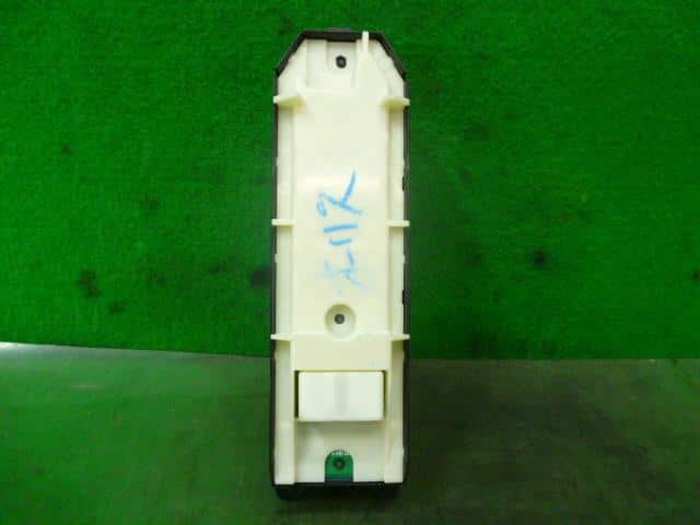 Power Window Switch TOYOTA Auris 2015 DBA-NRE185 — photo 2