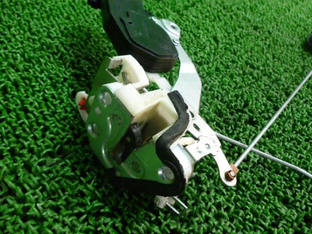 Door Lock Solenoid DAIHATSU Hijet 2021 3BD-S321V — photo 5