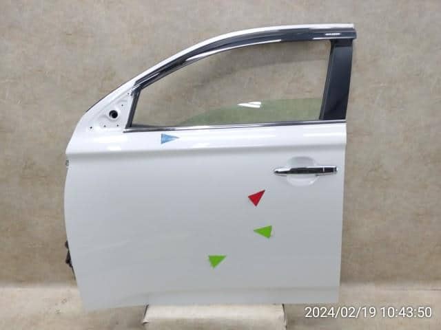 Front Left Door Assembly MITSUBISHI Outlander 2013 DLA-GG2W — photo 1