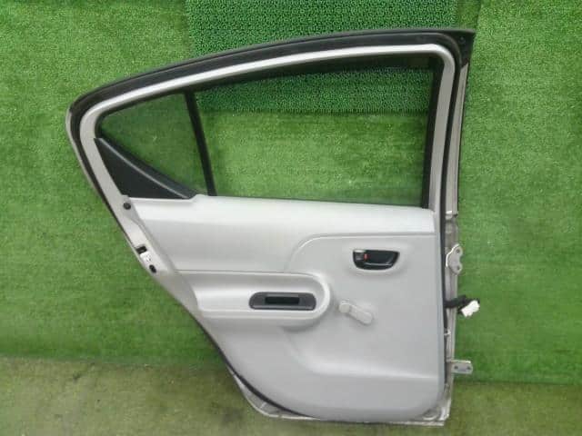 Rear Left Door Assembly TOYOTA Aqua 2013 DAA-NHP10 — photo 9