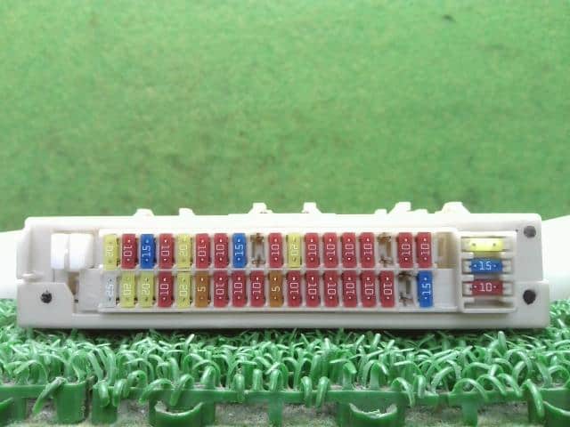 Fuse Box HINO Dutro 2018 TPG-XZU710M 8273037200 — photo 3