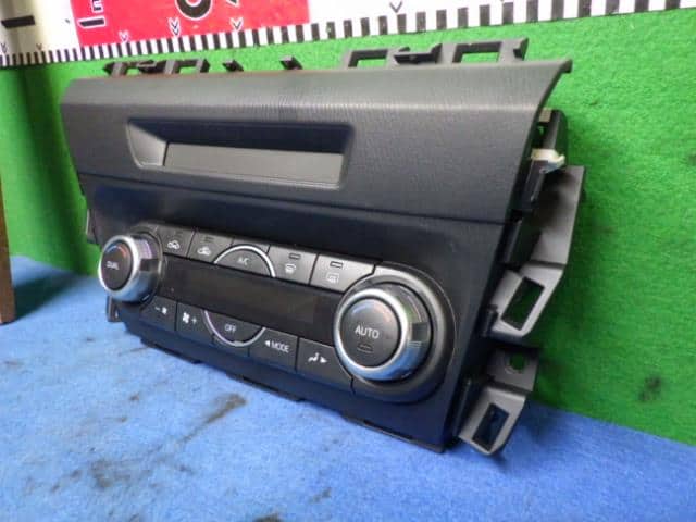 A/C Control Panel MAZDA Axela 2014 DBA-BM5AS B45D61190F — photo 2