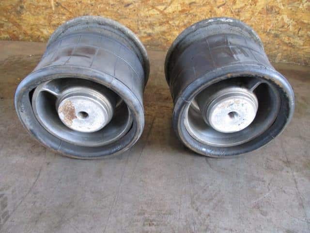 Rear Left Air Suspension ISUZU Forward 2015 TKG-FRR90T2 152171165 — photo 4