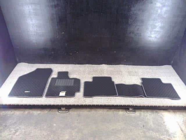 Floor Mat SUZUKI Swift 2022 5AA-ZC53S — photo 1