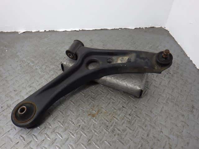 Front Right Lower Control Arm SUZUKI MR Wagon 2010 DBA-MF22S 4520158J02 — photo 1