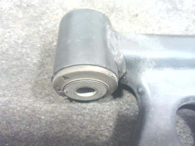 Front Right Lower Control Arm SUZUKI Solio 2018 DAA-MA36S 4520181P00 — photo 3