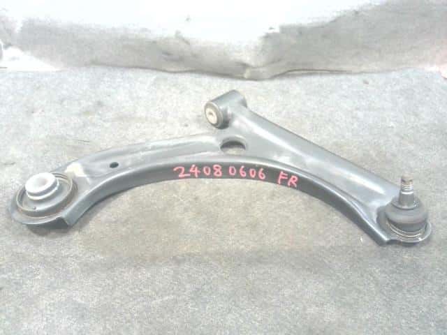 Front Right Lower Control Arm SUZUKI Solio 2018 DAA-MA36S 4520181P00 — photo 1