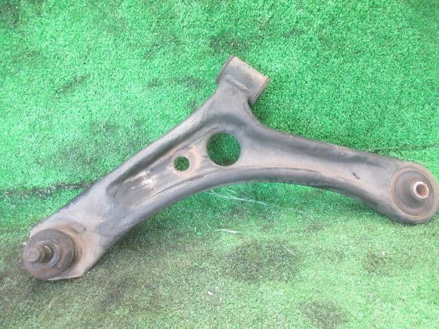 Front Left Lower Control Arm SUZUKI Cervo 2007 DBA-HG21S 4520258J01 — photo 1