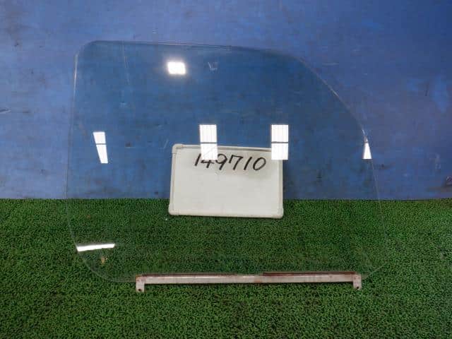 Front Right Door Windshield SUZUKI Carry 2008 EBD-DA63T — photo 1