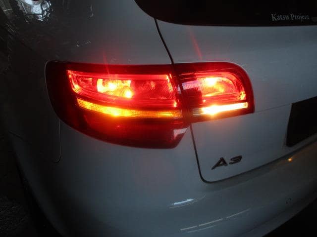 Left Tail Light AUDI Audi a3 2012 DBA-8PCAX 8P4945095E — photo 8