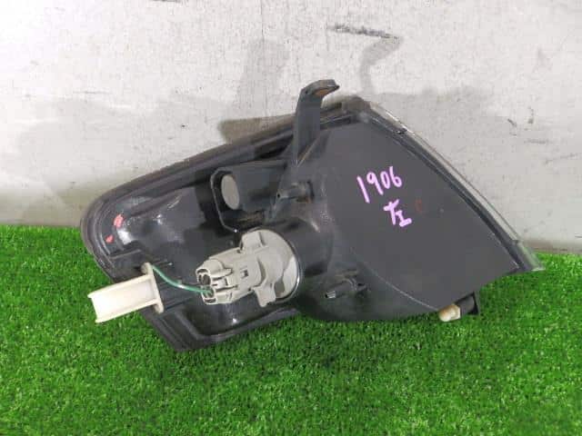Left Side Marker Light MAZDA Familia 2006 CBE-BVY11 1N0851070 — photo 2