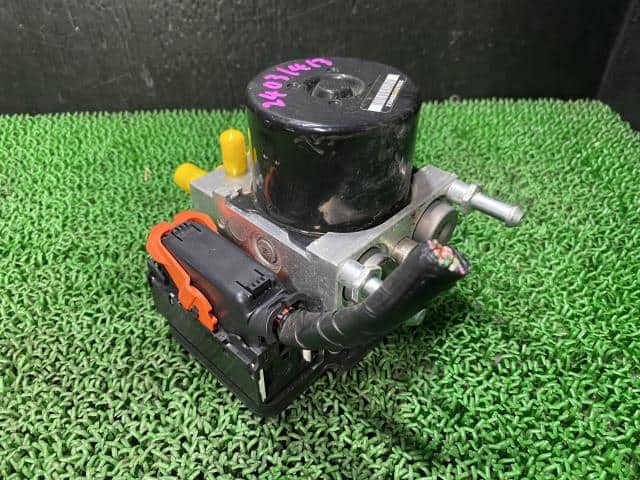 ABS Actuator SUBARU Legacy 2012 DBA-BRM — photo 1